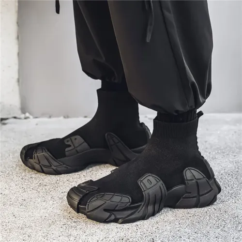 Men's casual boots are breathable and lightweight
