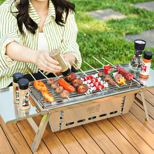Pretends to be with you and is easy to carry. Folding grill