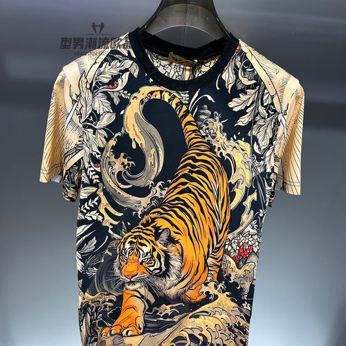 Crew-neck T-shirt with  Tiger Descending the Mountain  print