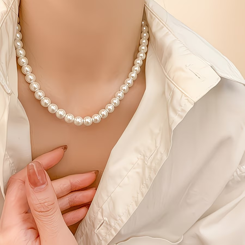 Pure elegance: a timeless pearl necklace