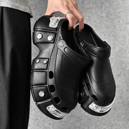 Men's casual sandals with thick sole and fashionable black color