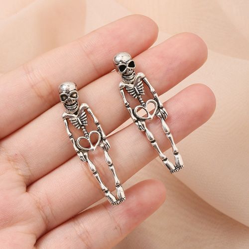 Skull Ear Nails Female
