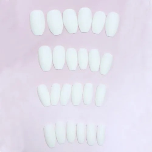 Cross-shaped nail art (press-on nails)