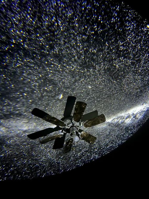 Lustige Geschenke – Romantische Atmosphäre im Schlafzimmer mit Galaxie-Projektionslampe