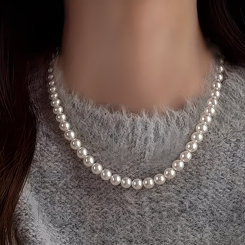 Pure elegance: a timeless pearl necklace