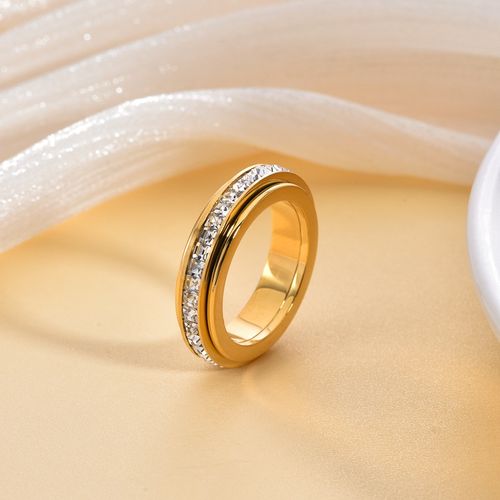 Square diamonds can rotate rings