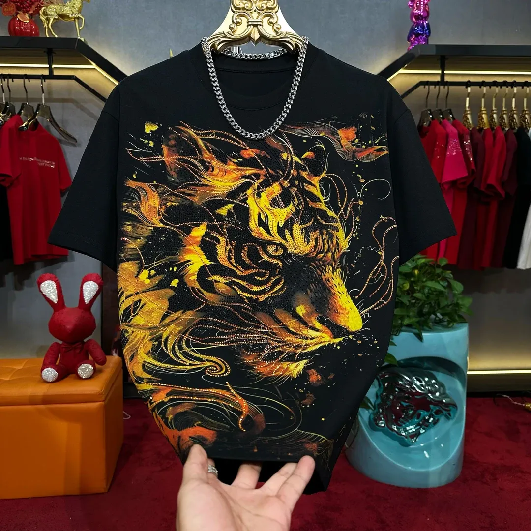 New High-Quality Rhinestone-Embellished Short-Sleeve Tee – Flaming Tiger Design