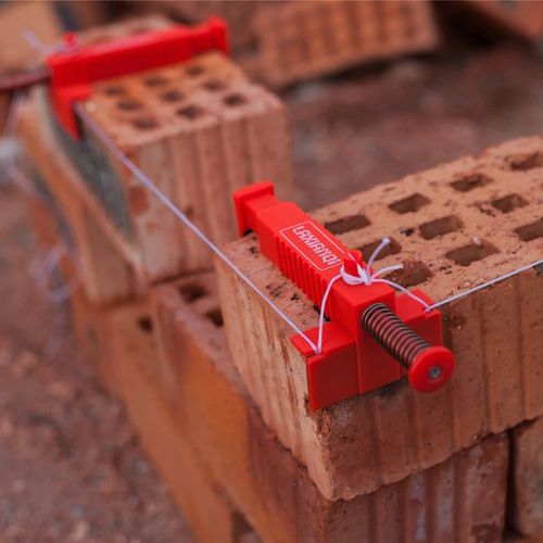 2 pcs Brick Line Clips – Adjustable, durable & easy setup