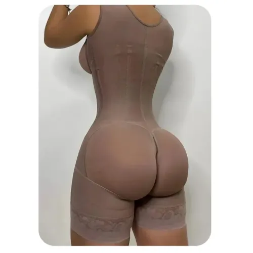 High-elasticity shapewear bodysuit for women, tummy control, waist shaping, and buttock lifting.