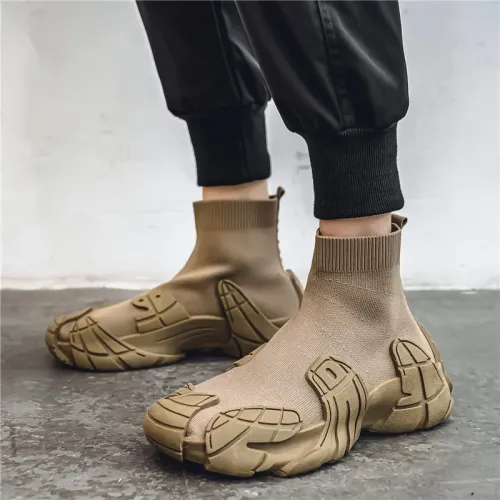 Men's casual boots are breathable and lightweight