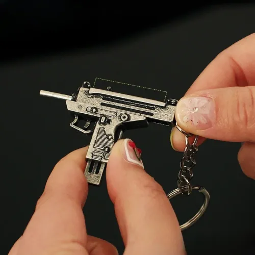 Gun Model Ornament Metal Pendant Uzi Submachine Gun Removable Alloy Keychain 5cm Decoration Crafts Figurines & Miniatures