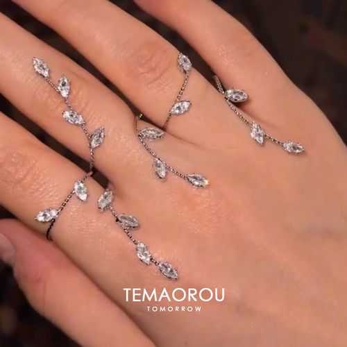 Super beautiful Cross five fingers leaf diamond ring niche design