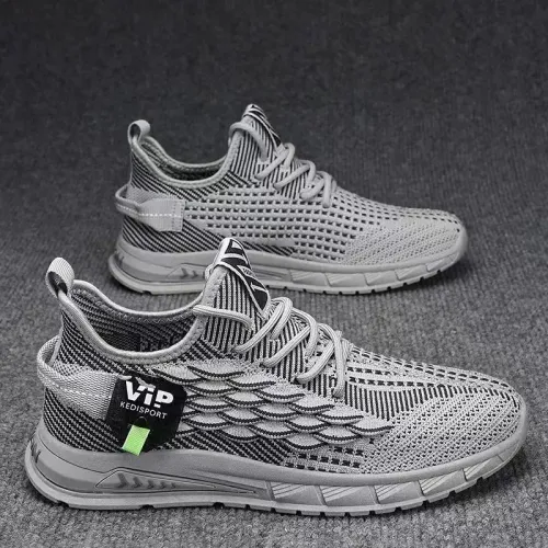 Spring New Men's Casual Breathable Mesh Coconut Shoes Fashionable Versatile Trendy Sports Shoes Lightweight Men's Footwear