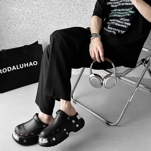 Men's casual sandals with thick sole and fashionable black color