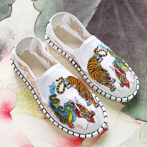 Classic Chinese Embroidered Men's Flats Shoes Slip on Casual Canvas Shoes Black Comfortable Loafers Flats Men mocasines hombre