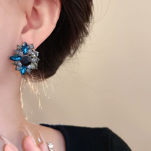 Luminous Blossoms: Silver Filigree & Diamond-Dust Earrings