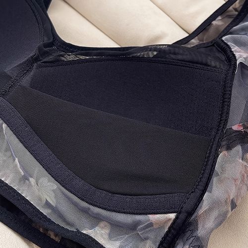 Non steel bra with breathable gathering and anti sagging features