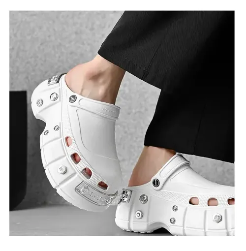Men's casual sandals with thick sole and fashionable black color