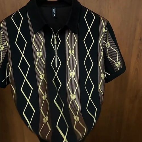 Short-sleeved top with black and gold striped diamond pattern