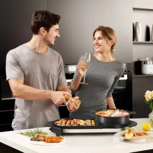 2-in-1 Multifunctional Electric Hot Pot & Grill — Featuring a Removable Hot Pot Insert, Dual-Use Indoor Design for Korean-Style BBQ and Japanese Shabu-Shabu, and a Non-Stick Griddle.