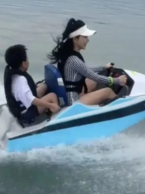 Electric kadin boat adult non-rollover mini motorboat surfing men and women children seat double seat water sports