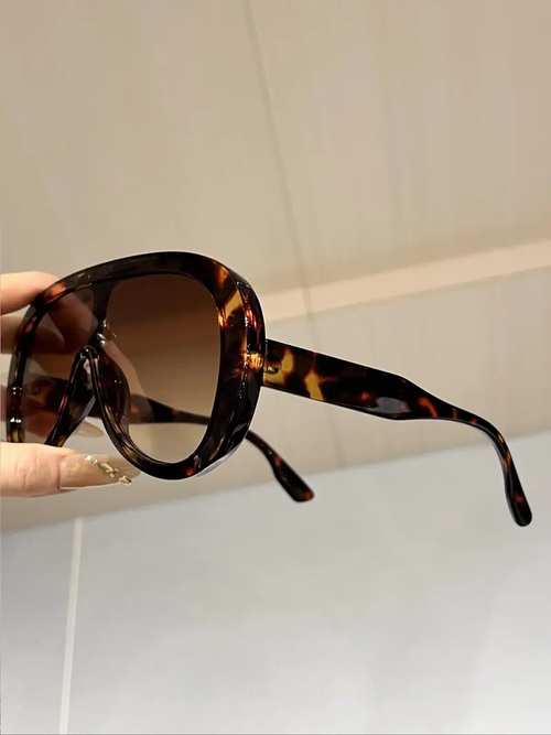 Women's Fashion Oversized Geometric Sunglasses Trendy Casual Sunglasses Travel Versatile Sun Glasses for Daily Wear Vacation Photography