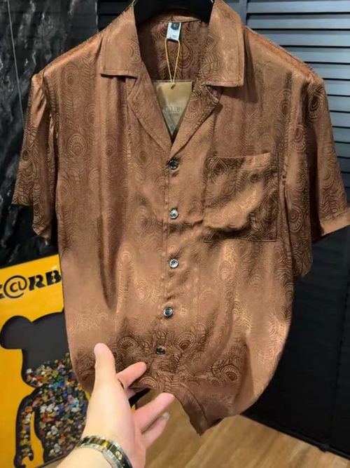 Short-sleeved shirt with brown feather print