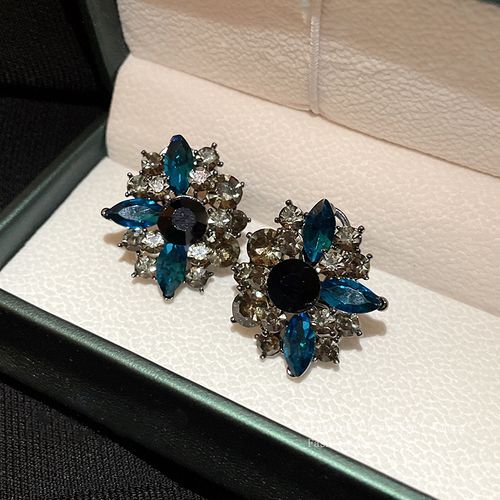 Luminous Blossoms: Silver Filigree & Diamond-Dust Earrings