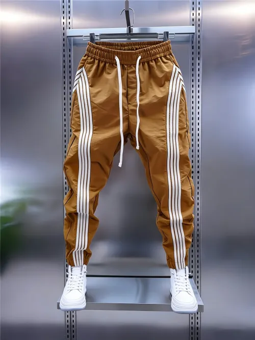 Men's trendy striped cargo pants. Retro striped cargo pants. Casual fit with no stretch, suitable for travel and parties.