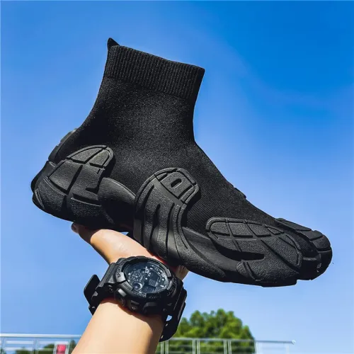 Men's casual boots are breathable and lightweight