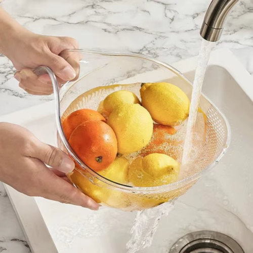 A multi-functional rice-washing bowl and draining scoop