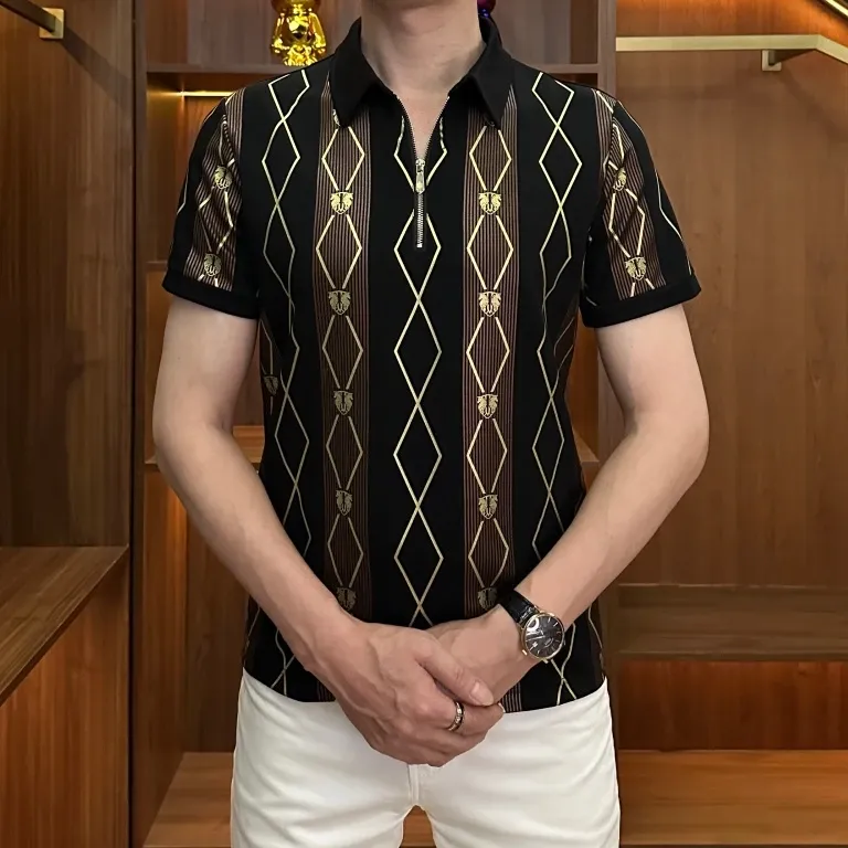 Short-sleeved top with black and gold striped diamond pattern