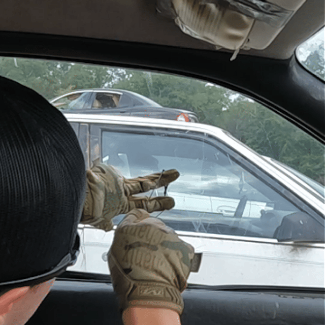 2pcs Tungsten Carbide Car Emergency Escape Bracelet (Tempered Glass Breaking Tool) — A Practical Gift for Family and Friends