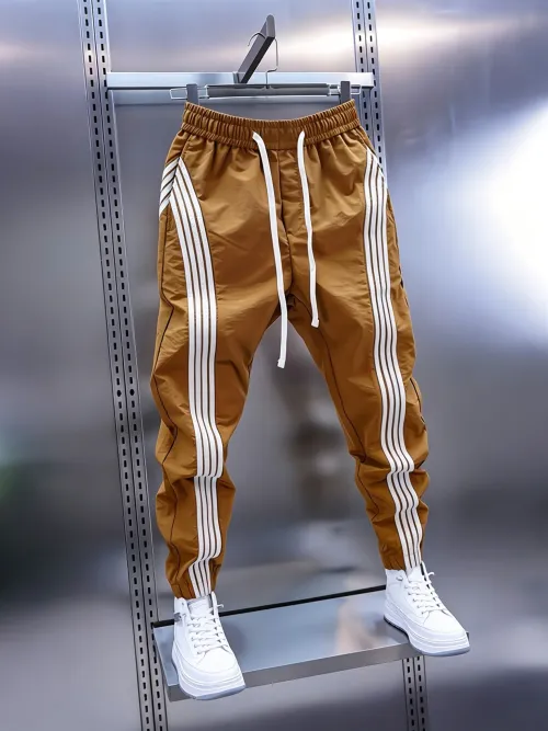 Men's trendy striped cargo pants. Retro striped cargo pants. Casual fit with no stretch, suitable for travel and parties.