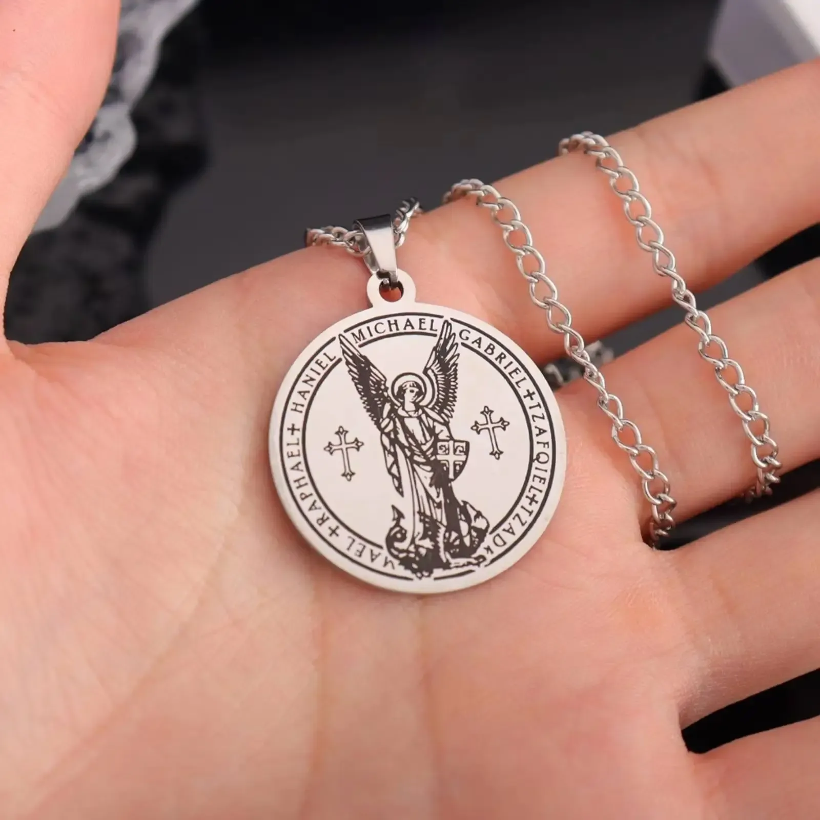 Archangel Michael Gabriel Raphael Haniel Round Pendant Necklace Vintage Stainless Steel Men Pendants Jewelry Fashion Accessories