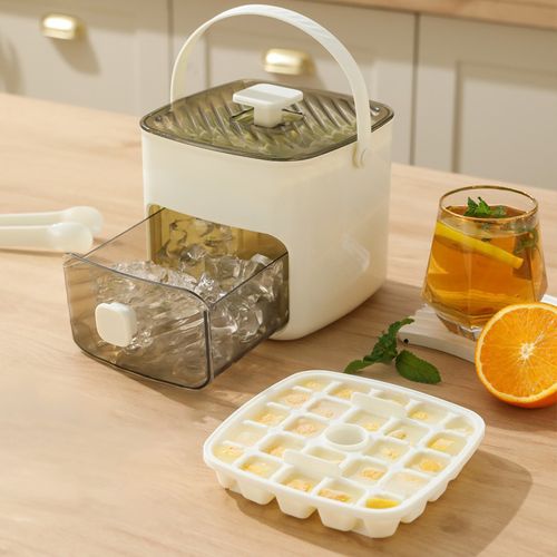 Press the ice cube tray to store and make ice – a two-in-one design.