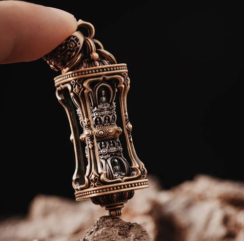 A collection of movable jewelry
