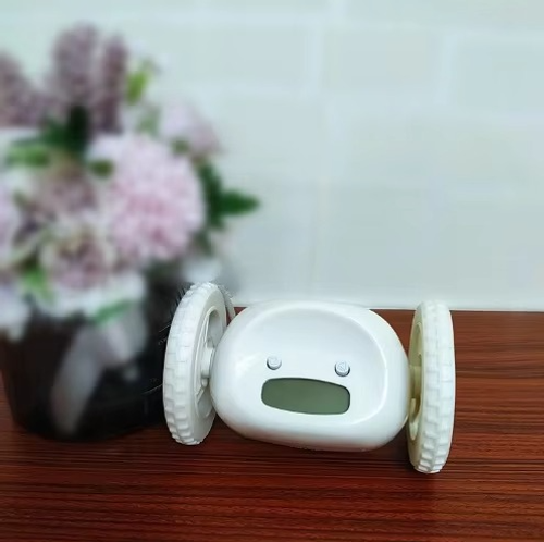 Lazy alarm clock with wheels, interesting snooze function, a must-have for home bedroom