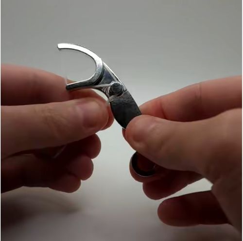 Includes 50m of dental floss Stainless steel dental floss