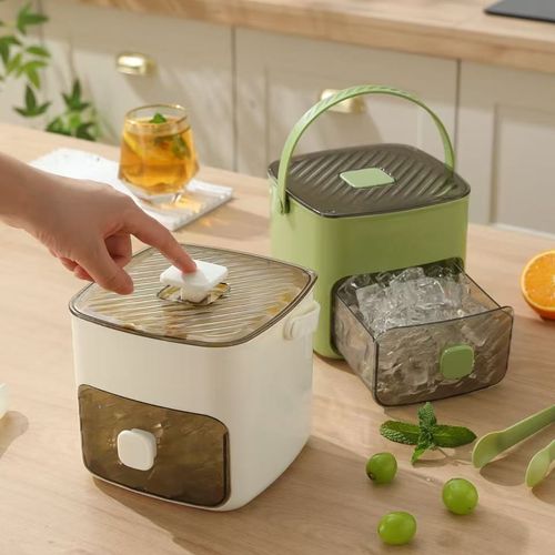 Press the ice cube tray to store and make ice – a two-in-one design.