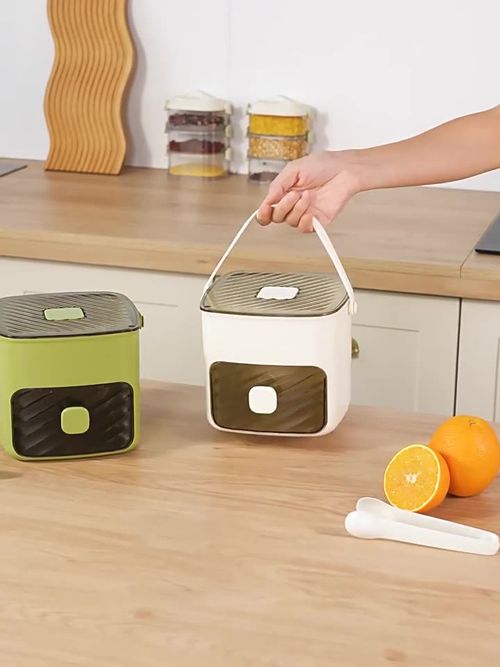 Press the ice cube tray to store and make ice – a two-in-one design.