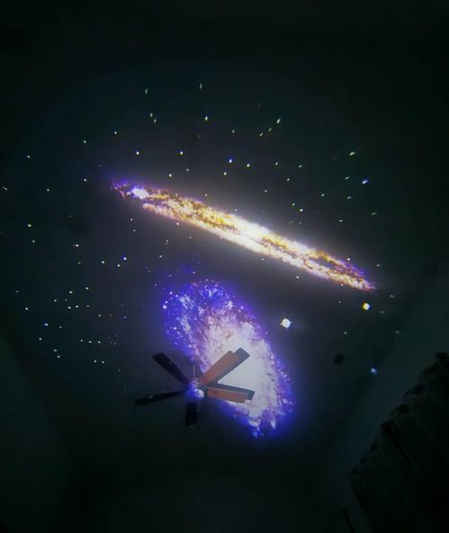 Lustige Geschenke – Romantische Atmosphäre im Schlafzimmer mit Galaxie-Projektionslampe