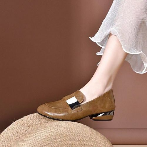 Round-toe soft leather loafers