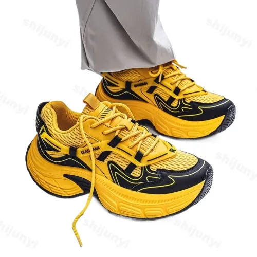 Anti smashing and anti stabbing sports safety shoes
