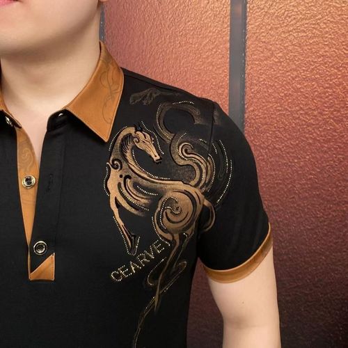 Short-sleeved shirt with gold-foil galloping horse print