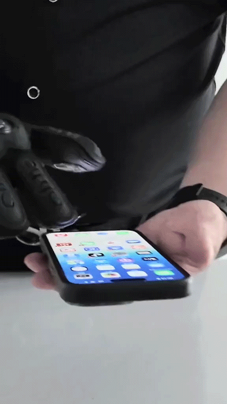 Defensive shock gloves