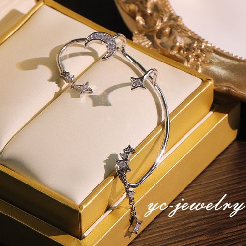 Luxury Non-pierced Crystal Moon Four-pointed Star Earrings (1 pair)