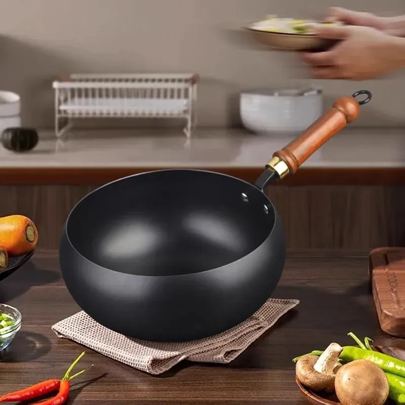 Made in Italy Traditional Iron Wok No Coating Chinese Iron Wok Deep Stir Fry Pan Large Capacity Professional Grade for Chefs