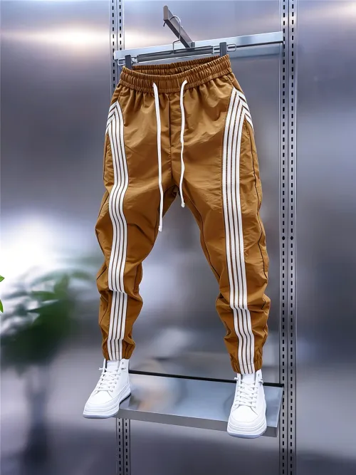 Men's trendy striped cargo pants. Retro striped cargo pants. Casual fit with no stretch, suitable for travel and parties.