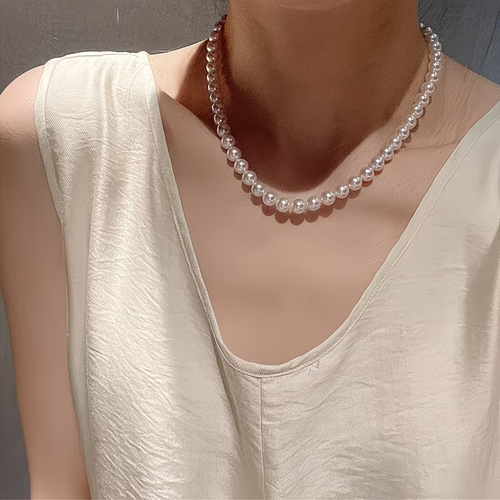 Pure elegance: a timeless pearl necklace